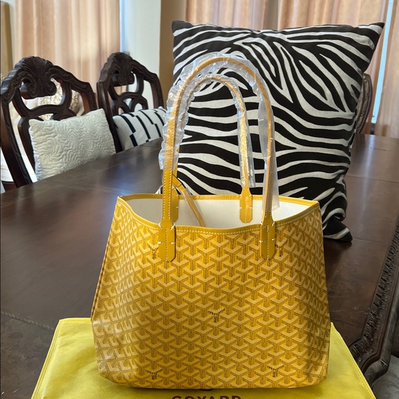 Handbags - Designer inspired tote bag ( NWT )